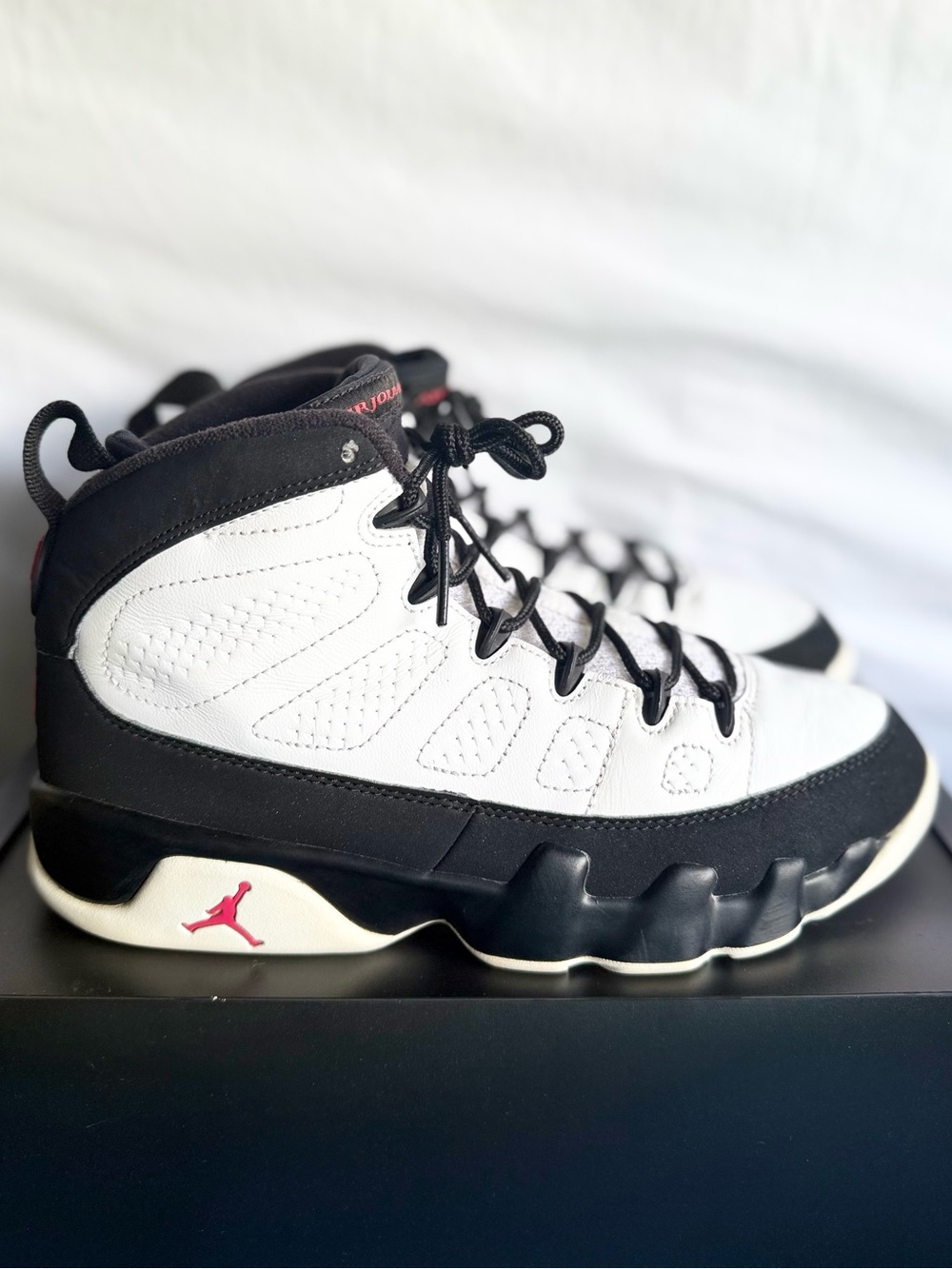 AUTHENTIC Jordan 9 Retro OG Playoff size 8 302370-112 2016 PRE-OWNED
